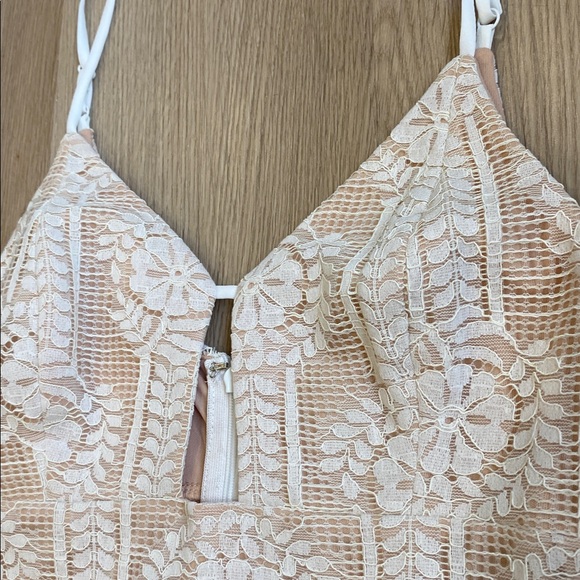 NWT Lulu's Lace Bodycon Mini Dress - Picture 6 of 13
